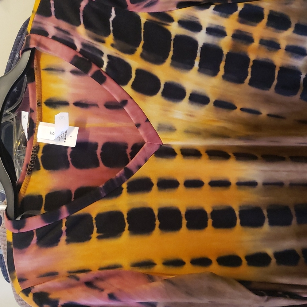 Vibrant 3/4 sleeve Honeyme blouse